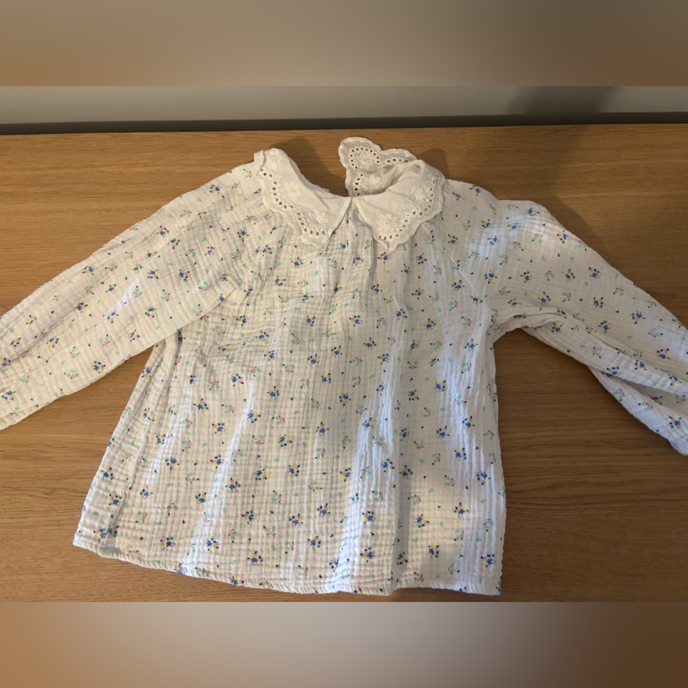 ZARA 4-5T White Blouse with Floral Pattern
